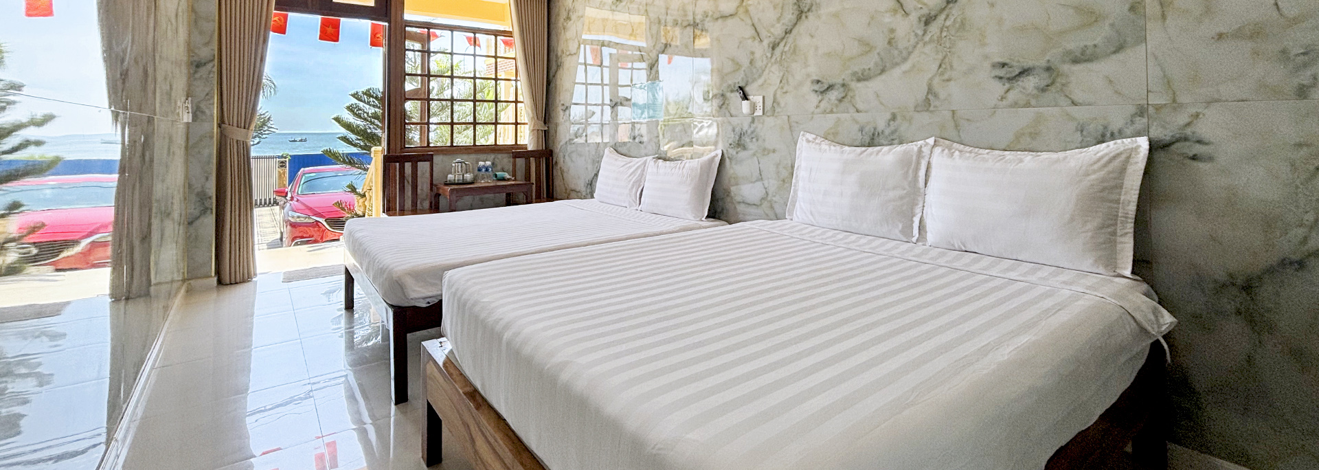 Deluxe room twin bed